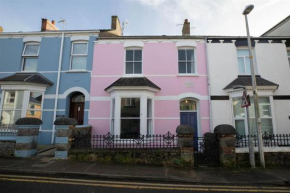Superbly located Tenby cottage